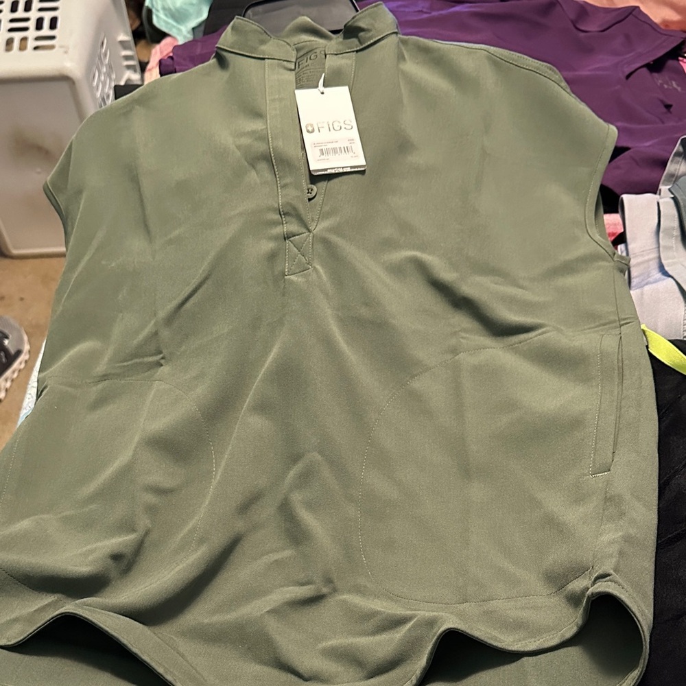 Figs women’s Rafaela Green Shirt in moss